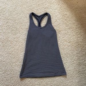 size 8 lulu racerback tank top